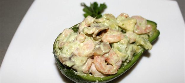 Салат из авокадо с креветками и шампиньонами