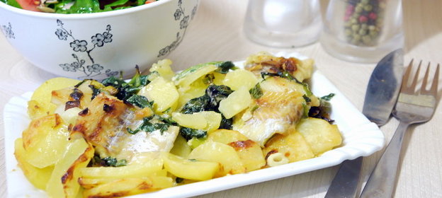 Гратен «Рыба в «сетях» из картофеля и шпината»