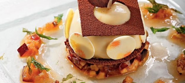 Парфе из чернослива с коньяком и осенним салатом