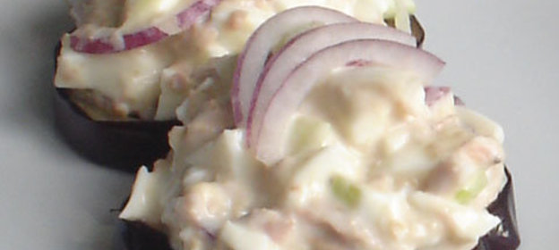 Салат из тунца на баклажанах