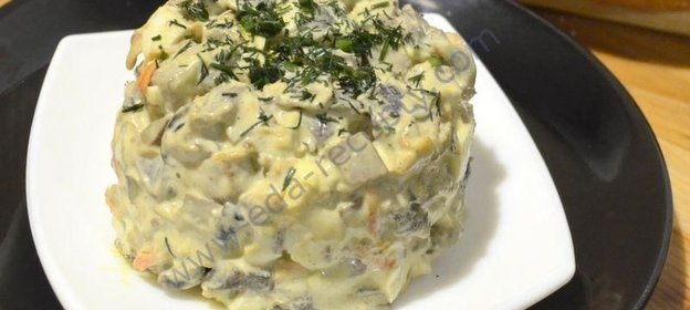 Салат Елена из печени с сушеными грибами
