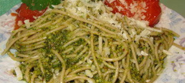Дачная серия. Спагетти с песто из руколы и фисташек