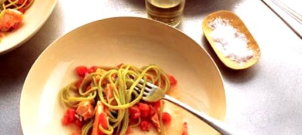 Паста с лососем и томатным соусом