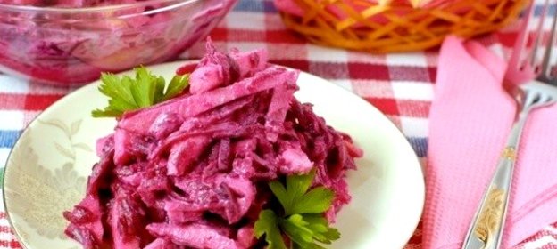 Яблочно-свекольный салат с хреном и корицей