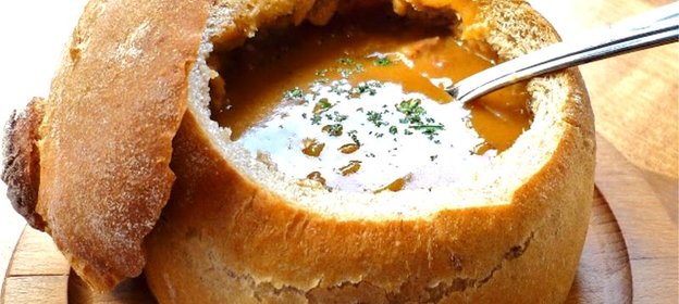 Чечевичный суп в хлебе