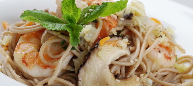 Лапша соба с креветками