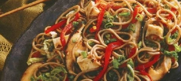 Лапша собу с грибами и овощами