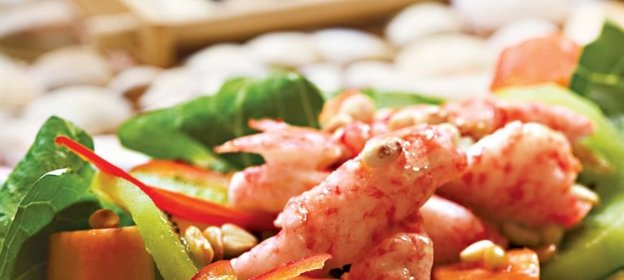 Тайский салат с крабами и киви