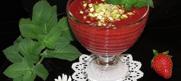Освежающий клубничный десерт с мятой