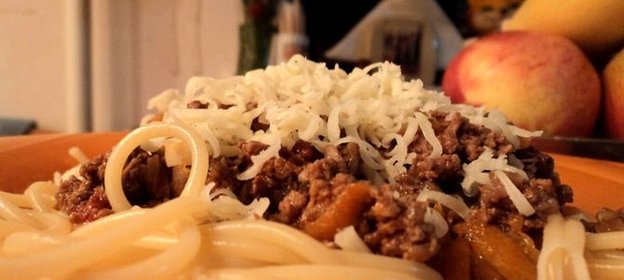Макароны под соусом болоньезе