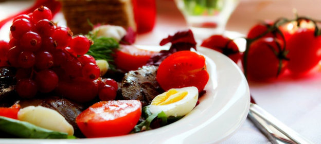 Теплый салат с куриной печенью