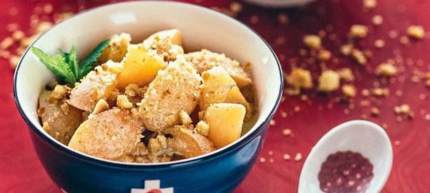 Салат из абрикосов с печеньем