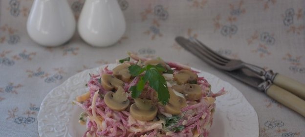 Салат с сыром и овощами