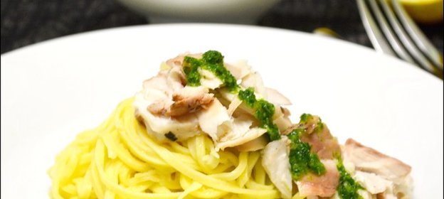 Лимонная паста с запеченной рыбой и зеленым соусом. Тест-драйв