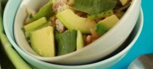 Салат из авокадо и курицы