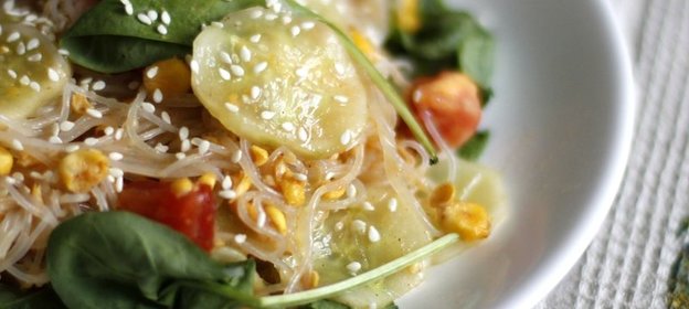 Стеклянная лапша с кукурузой и имбирным соусом