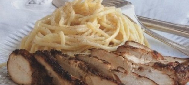 Спагетти с пряным куриным филе