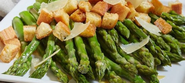 Салат со спаржей