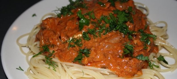 Спагетти с консервированным тунцом