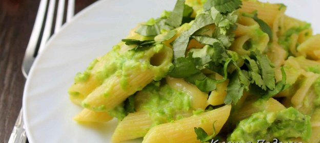 Паста Пенне Ригате в соусе из зеленого горошка