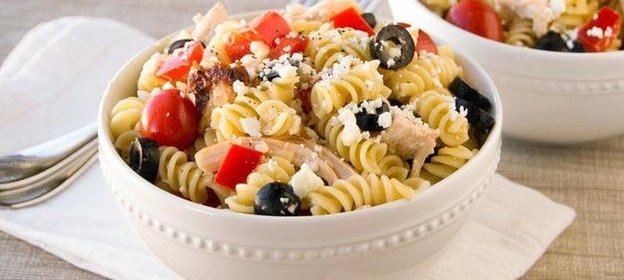 Паста с курицей по-гречески