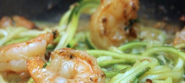 Паста с креветками и цукини