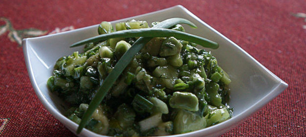 Салат из свежих огурцов с авокадо