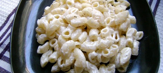 Макароны в сметанно-чесночном соусе