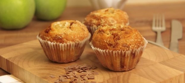 Яблочные маффины с шоколадной крошкой