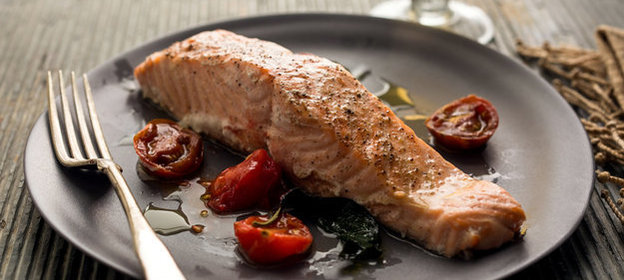 Лосось с карри и томатами