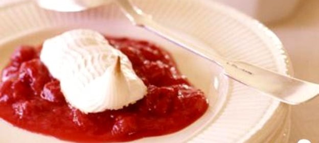 Безе с ревенем и малиной