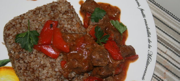 Тушеная говядина с паприкой