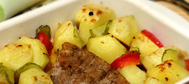 Утиная грудка, запеченная с овощами в собственном соку