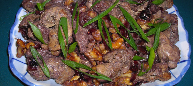 КУРИННАЯ ПЕЧЕНКА С ОРЕХАМИ И СУШЕННОЙ КЛЮКВОЙ