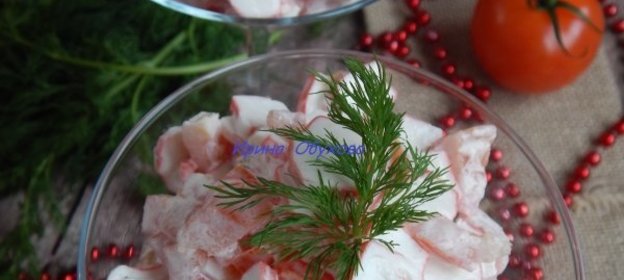 Салат с крабовыми палочками и помидорами