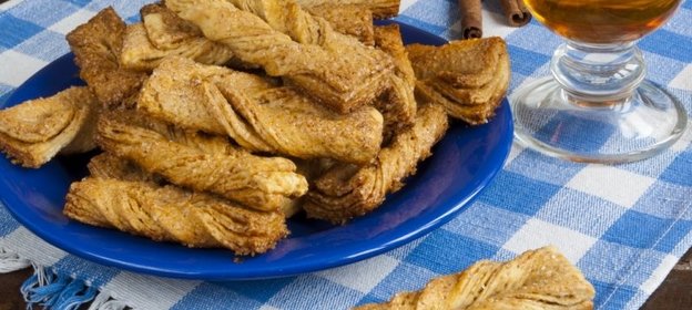 Сахарное печенье с корицей