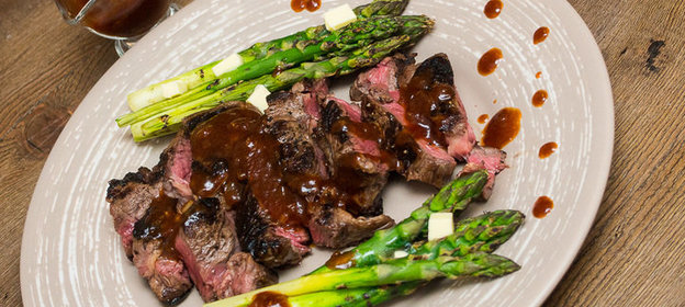 Идеальный ужин: стейк со спаржей