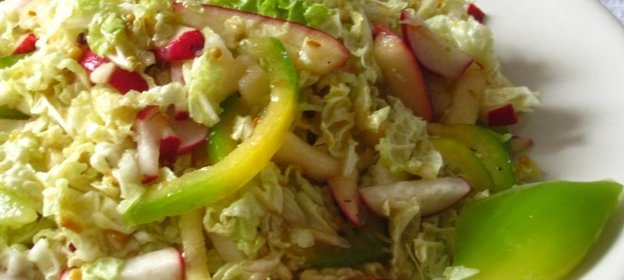 Салат из пекинской капусты с конфитюрной заправкой