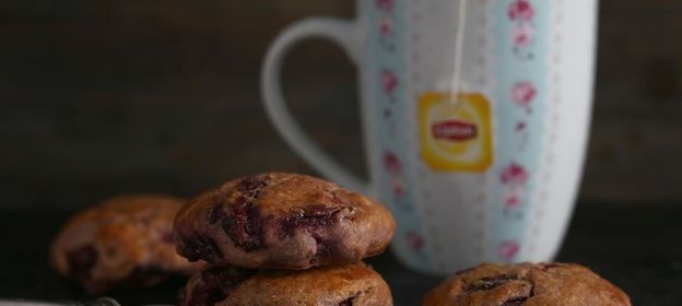 Полезные английские булочки сконы с вишней