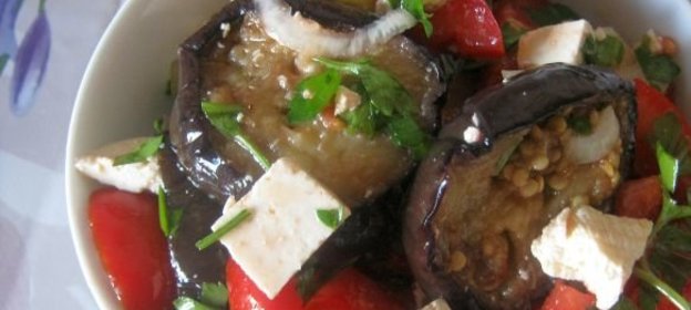 Салат из баклажанов и брынзы