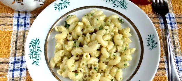 Макароны с соусом из авокадо