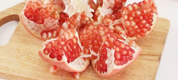 Как легко чистить фрукты. Видео