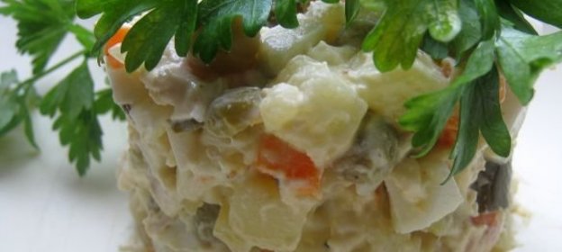 Салат из дыни и арбуза с фруктами