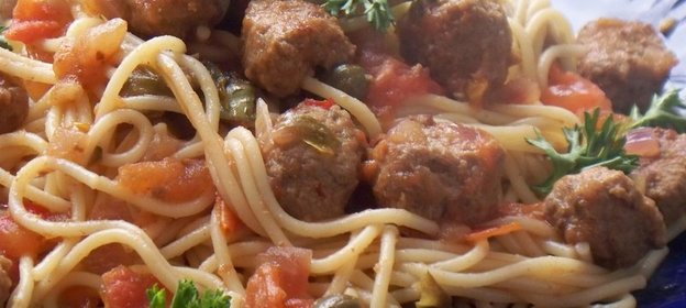 Спагетти с мясными шариками