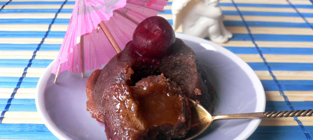 Шоколадное горячее пирожное с жидкой начинкой