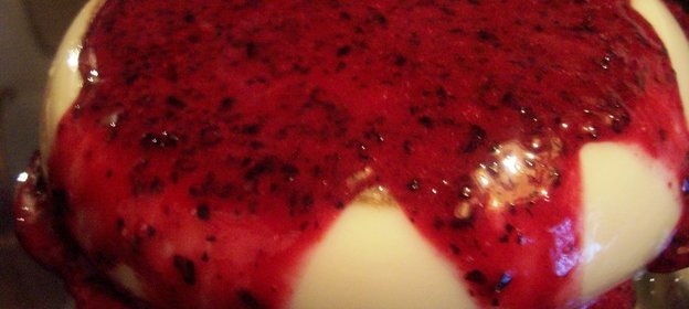 Молочно-кофеное желе под соусом из черной смородины (постное)