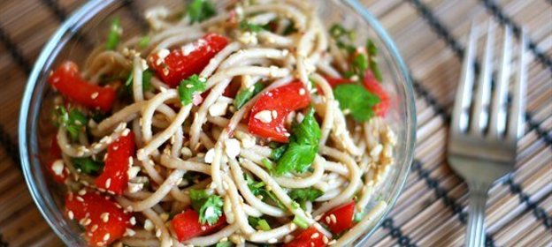 Спагетти с арахисом и перцем