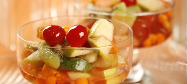 Осенние фрукты с сабайоном