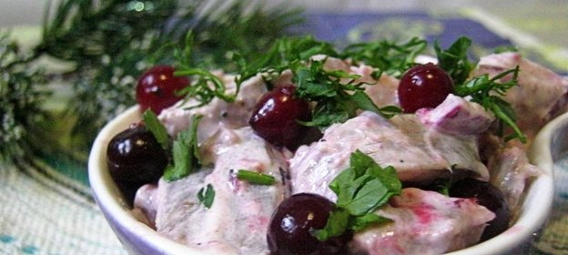 Сельдь в сметанном соусе с клюквой