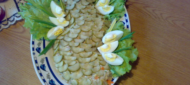 Прожерливая змея по дороге из курятника домой